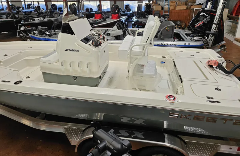 Slide: The Image of Skeeter SX221 2025 - 3