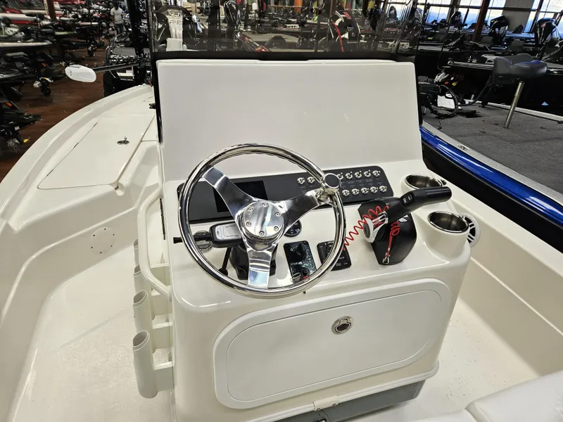 Slide: The Image of Skeeter SX221 2025 - 5