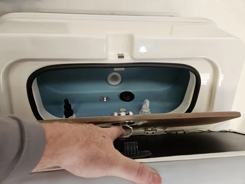 Slide: The Image of Skeeter SX221 2025 - 7