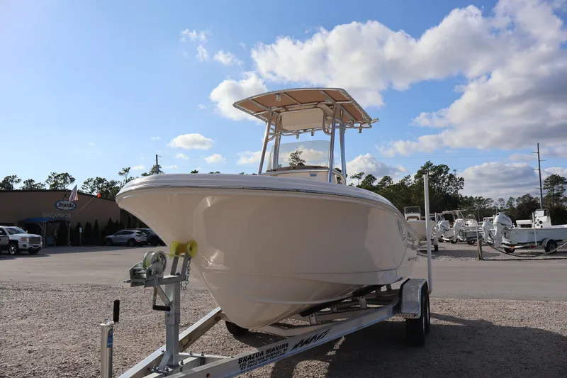 Slide: The Image of Pioneer 202 Sportfish 2025 - 3