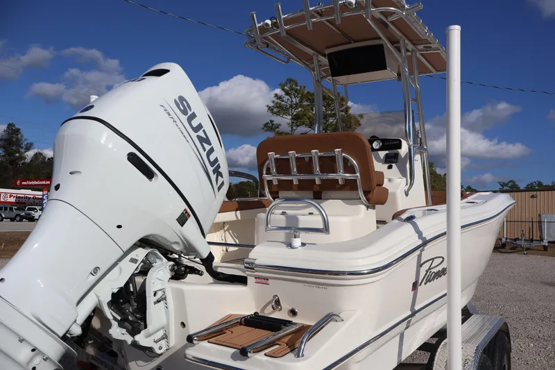 Slide: The Image of Pioneer 202 Sportfish 2025 - 4