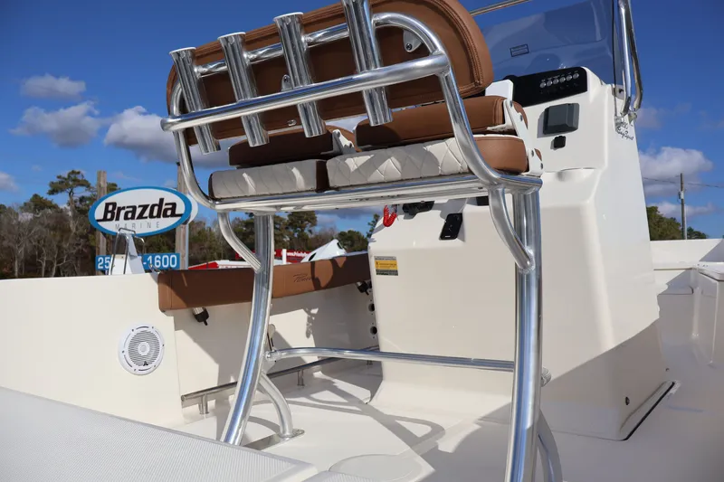 Slide: The Image of Pioneer 220 Bay Sport 2025 - 11