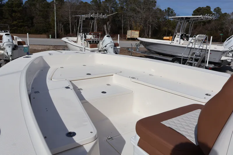 Slide: The Image of Pioneer 220 Bay Sport 2025 - 16