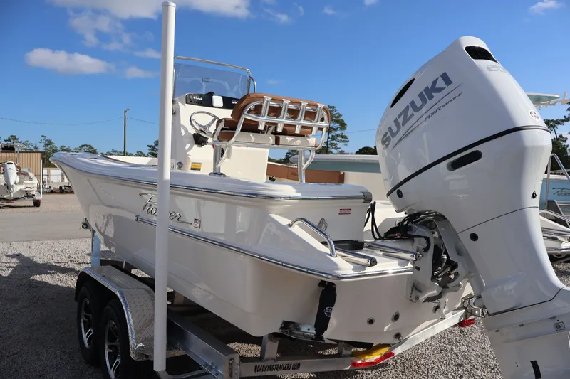 Slide: The Image of Pioneer 220 Bay Sport 2025 - 3