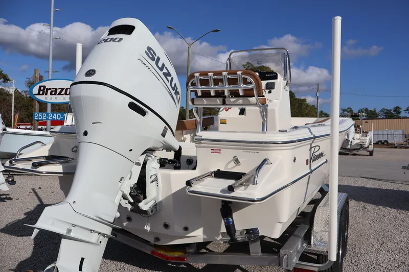 Slide: The Image of Pioneer 220 Bay Sport 2025 - 4