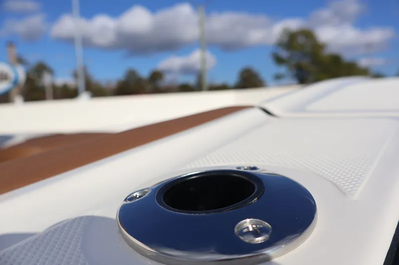 Slide: The Image of Pioneer 220 Bay Sport 2025 - 6