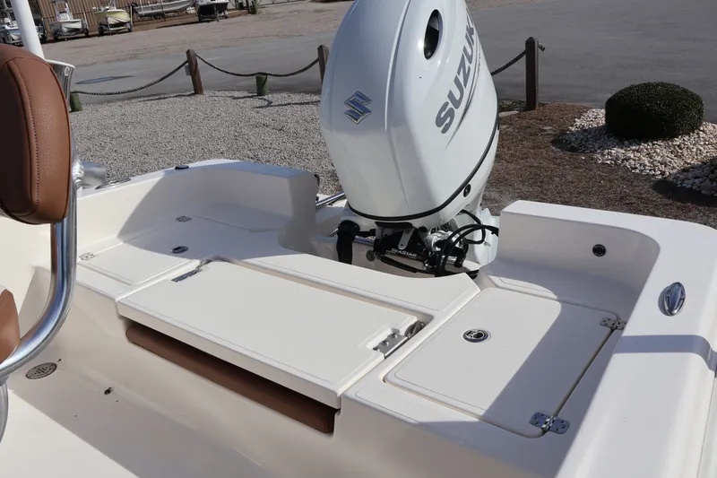 Slide: The Image of Pioneer 220 Bay Sport 2025 - 9