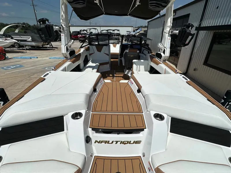 Slide: The Image of Correct Craft Super Air Nautique S23 2025 - 11