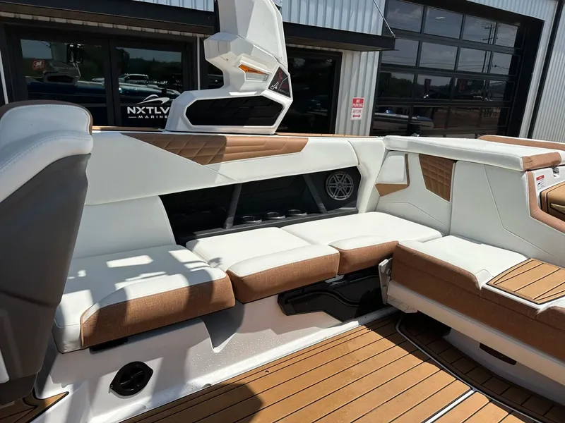 Slide: The Image of Correct Craft Super Air Nautique S23 2025 - 35