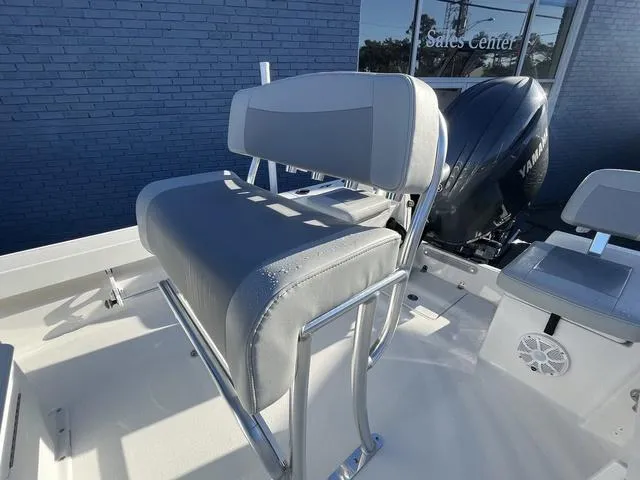 Slide: The Image of Bay Rider 219 Bay 2025 - 8