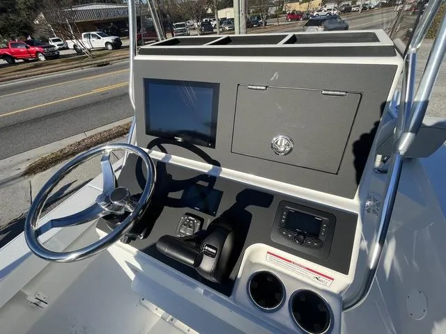 Slide: The Image of Bay Rider 219 Bay 2025 - 10