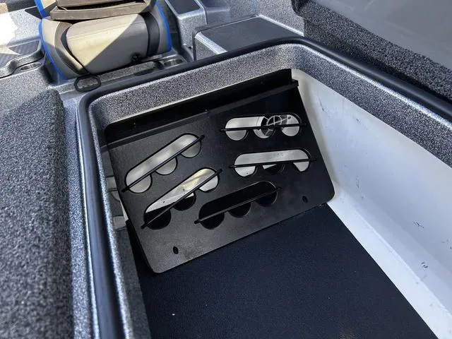 Slide: The Image of Caymas CX 21 2022 - 32