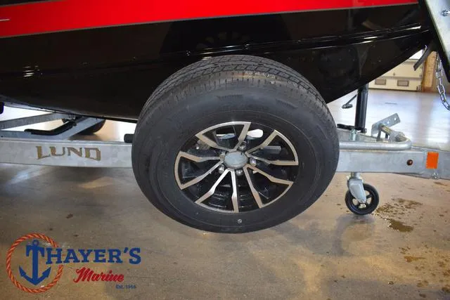 Slide: The Image of Lund 1775 Impact XS Sport 2025 - 7