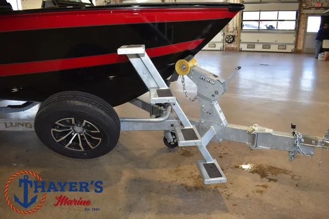 Slide: The Image of Lund 1775 Impact XS Sport 2025 - 8