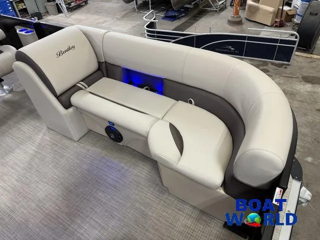 Slide: The Image of Bentley Pontoons Legacy 220 Swingback & Honda 4-Stroke EFI 2026 - 11