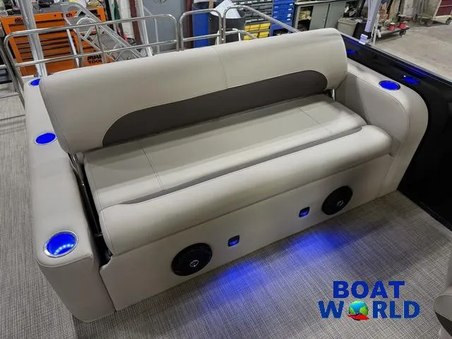 Slide: The Image of Bentley Pontoons Legacy 220 Swingback & Honda 4-Stroke EFI 2026 - 19