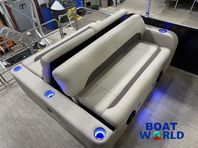 Slide: The Image of Bentley Pontoons Legacy 220 Swingback & Honda 4-Stroke EFI 2026 - 21