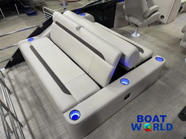 Slide: The Image of Bentley Pontoons Legacy 220 Swingback & Honda 4-Stroke EFI 2026 - 22