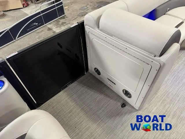 Slide: The Image of Bentley Pontoons Legacy 220 Swingback & Honda 4-Stroke EFI 2026 - 32