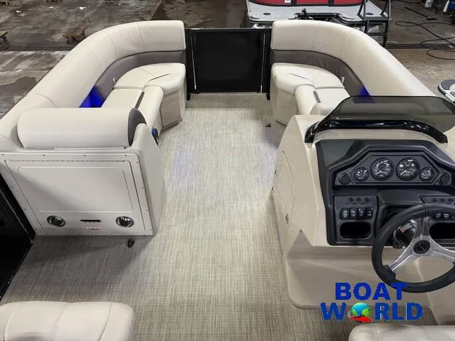 Slide: The Image of Bentley Pontoons Legacy 220 Swingback & Honda 4-Stroke EFI 2026 - 34