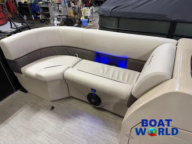 Slide: The Image of Bentley Pontoons Legacy 220 Swingback & Honda 4-Stroke EFI 2026 - 35