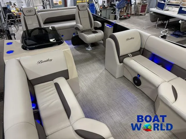 Slide: The Image of Bentley Pontoons Legacy 220 Swingback & Honda 4-Stroke EFI 2026 - 37