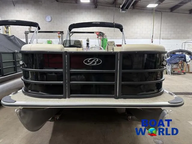 Slide: The Image of Bentley Pontoons Legacy 220 Swingback & Honda 4-Stroke EFI 2026 - 38