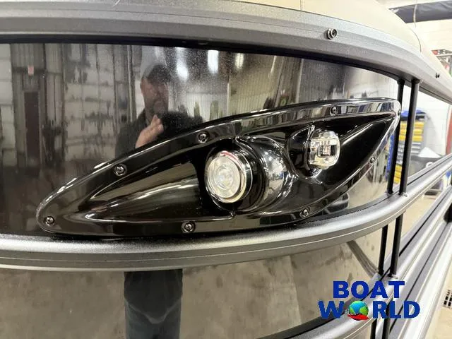 Slide: The Image of Bentley Pontoons Legacy 220 Swingback & Honda 4-Stroke EFI 2026 - 39