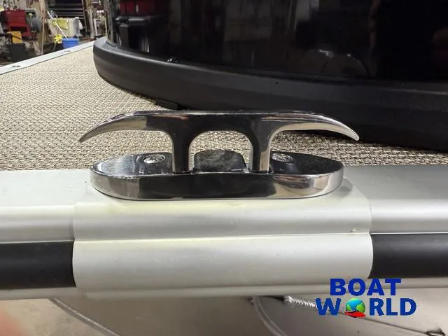 Slide: The Image of Bentley Pontoons Legacy 220 Swingback & Honda 4-Stroke EFI 2026 - 40