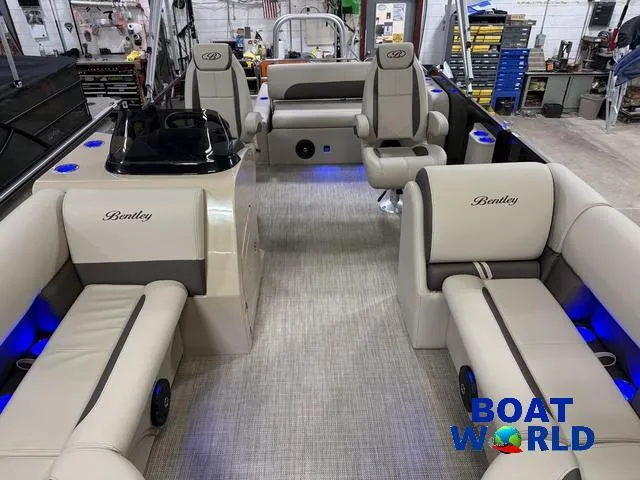 Slide: The Image of Bentley Pontoons Legacy 220 Swingback & Honda 4-Stroke EFI 2026 - 9