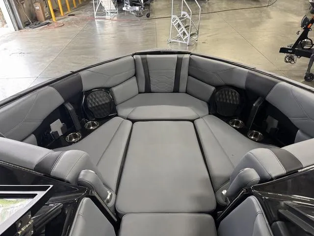 Slide: The Image of Malibu Wakesetter 23 LSV 2025 - 5