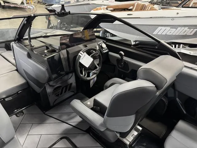 Slide: The Image of Malibu Wakesetter 23 LSV 2025 - 6