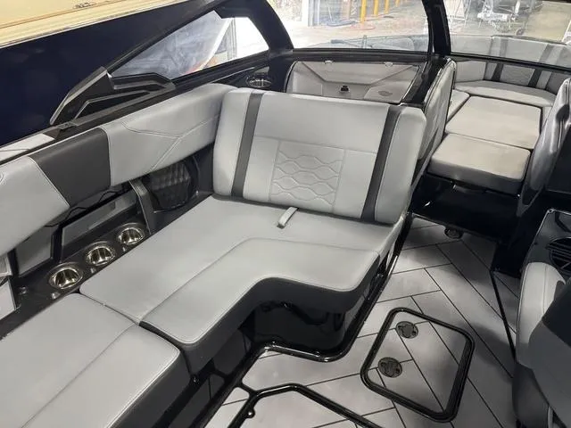 Slide: The Image of Malibu Wakesetter 23 LSV 2025 - 7