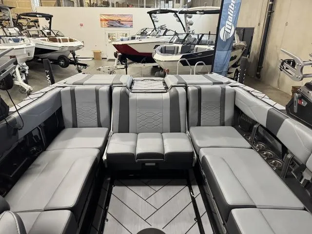 Slide: The Image of Malibu Wakesetter 23 LSV 2025 - 8