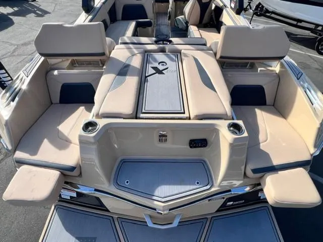 Slide: The Image of MasterCraft XStar S 2022 - 11