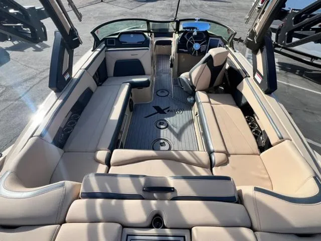 Slide: The Image of MasterCraft XStar S 2022 - 12