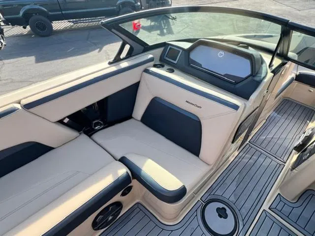 Slide: The Image of MasterCraft XStar S 2022 - 14