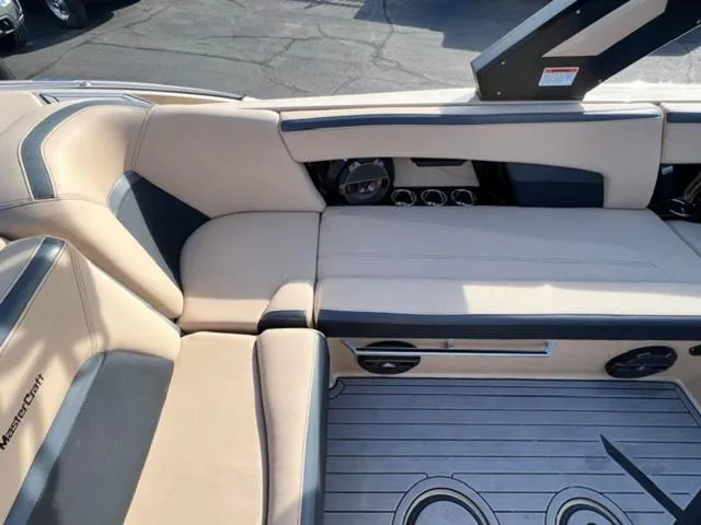 Slide: The Image of MasterCraft XStar S 2022 - 15