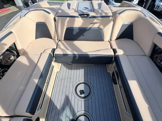 Slide: The Image of MasterCraft XStar S 2022 - 16