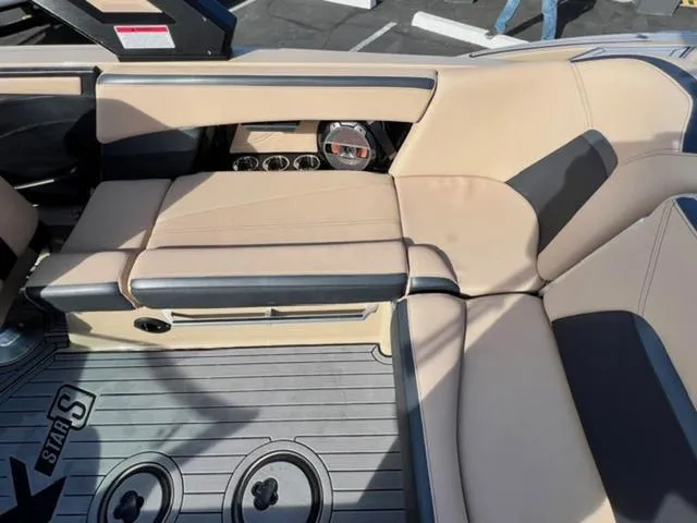 Slide: The Image of MasterCraft XStar S 2022 - 17