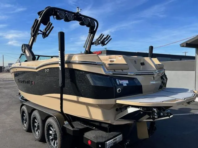 Slide: The Image of MasterCraft XStar S 2022 - 8