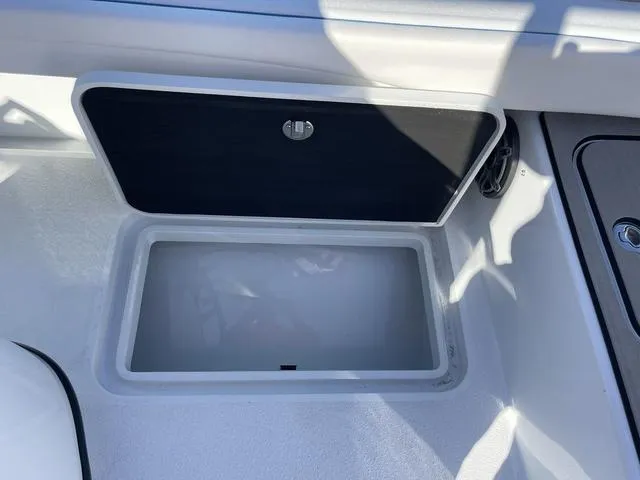 Slide: The Image of Yellowfin 26 Hybrid 2025 - 18