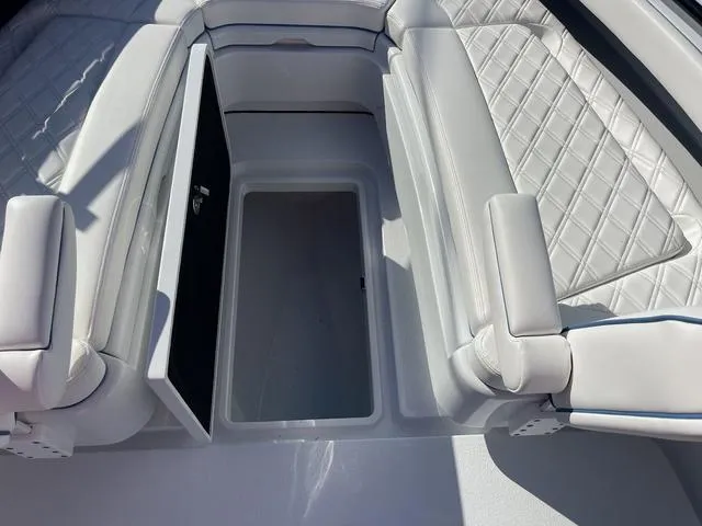 Slide: The Image of Yellowfin 26 Hybrid 2025 - 6