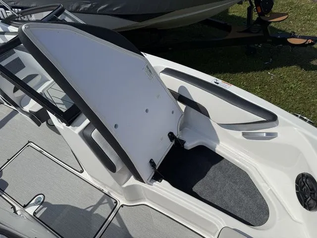 Slide: The Image of Yamaha SX195 2025 - 24