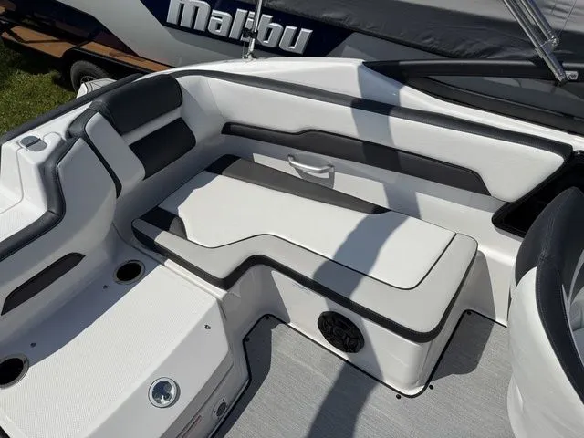 Slide: The Image of Yamaha SX195 2025 - 8