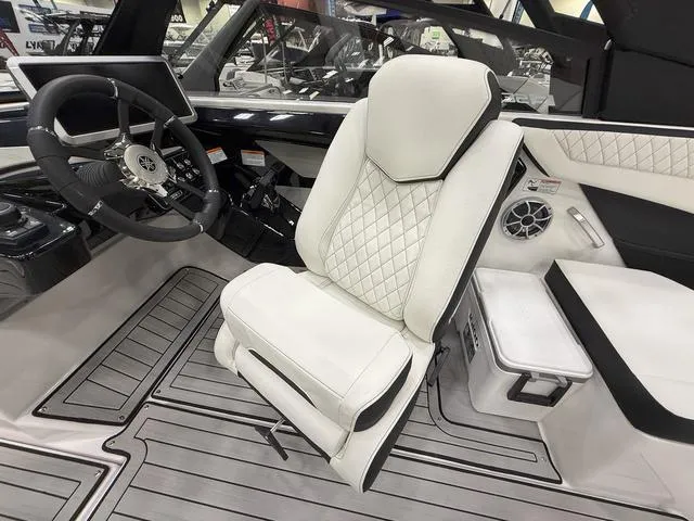 Slide: The Image of Yamaha 222SE 2025 - 14