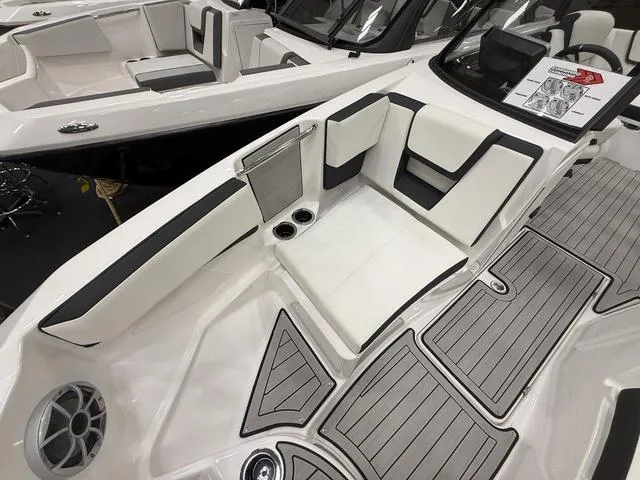 Slide: The Image of Yamaha 222SE 2025 - 19