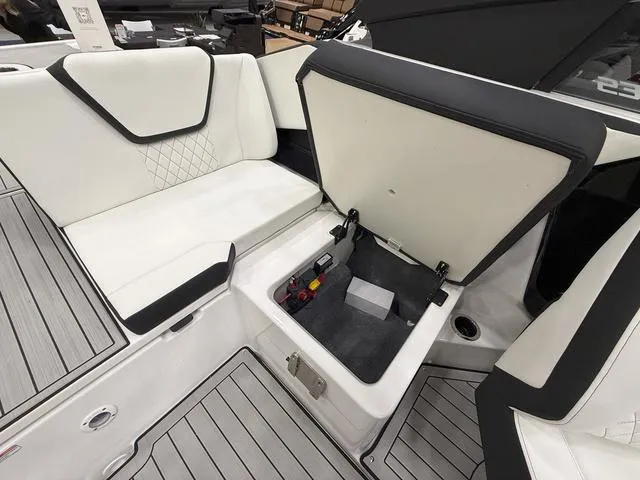 Slide: The Image of Yamaha 222SE 2025 - 6