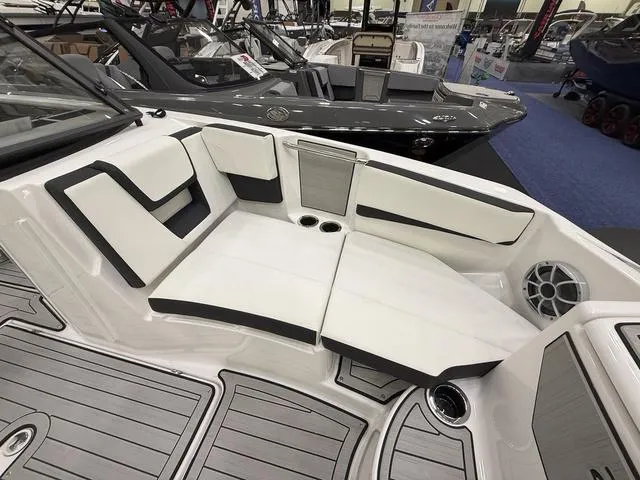 Slide: The Image of Yamaha 222SE 2025 - 17