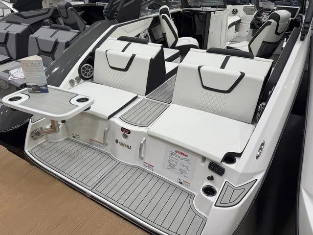 Slide: The Image of Yamaha 222SE 2025 - 3